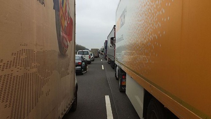 Kamioni sporo prelaze granicu